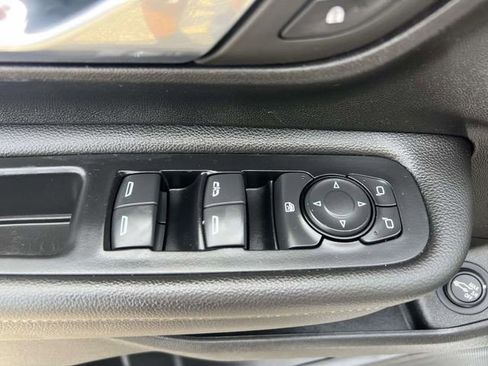 Used 2023 GMC Terrain SLE w/ Driver Convenience Package AWD/4WD image 15