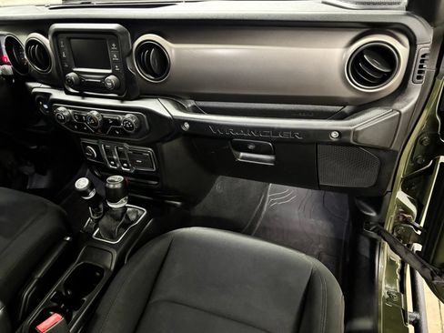 Used 2020 Jeep Wrangler Sport AWD/4WD image 19