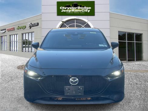 Used 2019 MAZDA MAZDA3 AWD Hatchback w/ Premium Pkg image 4