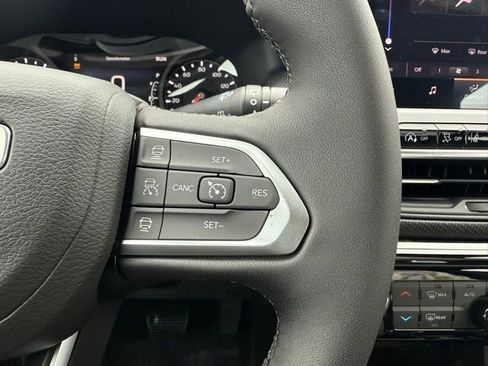 New 2025 Jeep Compass Limited w/ Sun & Sound Group image 31