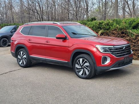 Used 2024 Volkswagen Atlas SEL image 3