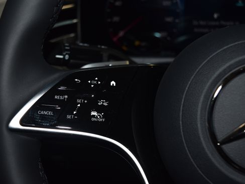 New 2026 Mercedes-Benz E 350 4MATIC Sedan image 8