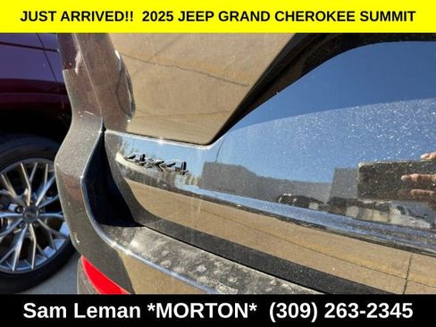 New 2025 Jeep Grand Cherokee Summit image 11
