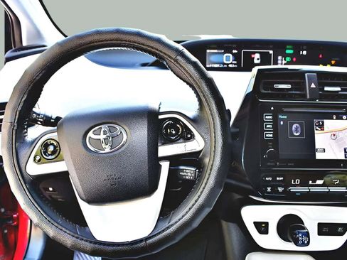 Used 2018 Toyota Prius Two image 14