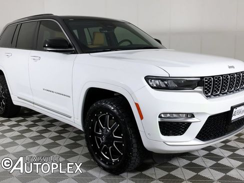 Used 2025 Jeep Grand Cherokee Summit AWD/4WD image 3