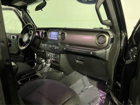 Used 2018 Jeep Wrangler Unlimited Sport S AWD/4WD image 28