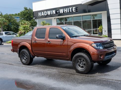 Used 2016 Nissan Frontier SV AWD/4WD image 1