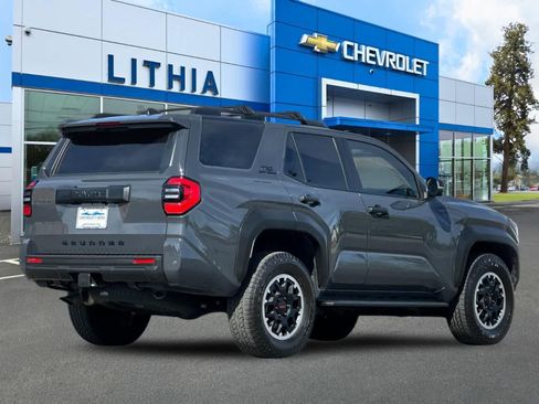 Used 2025 Toyota 4Runner TRD Off-Road Premium AWD/4WD image 2