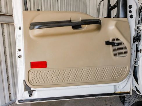 Used 2005 Ford F250 XL image 40