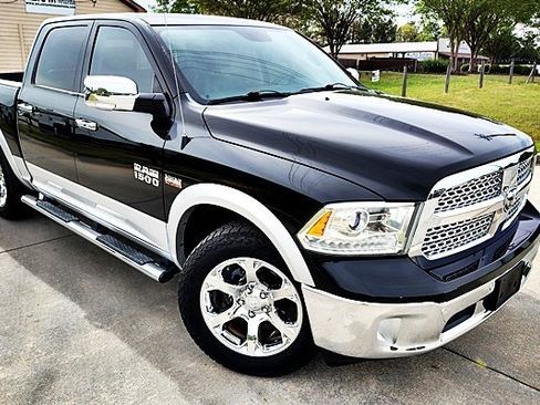 Used 2014 RAM 1500 Laramie w/ Convenience Group image 4