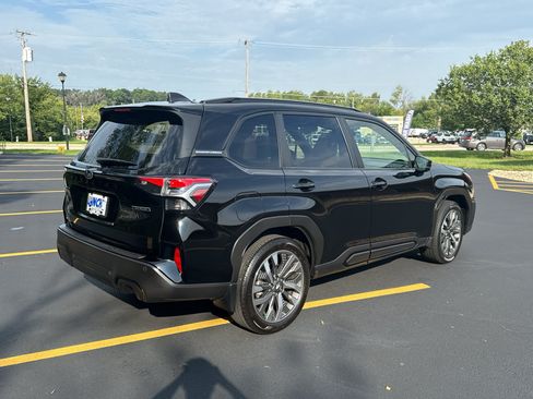 Used 2025 Subaru Forester Touring w/ Popular Package - Touring AWD/4WD image 5