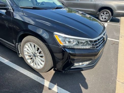 Used 2017 Volkswagen Passat 1.8T SE w/ SE Lighting Package FWD image 3