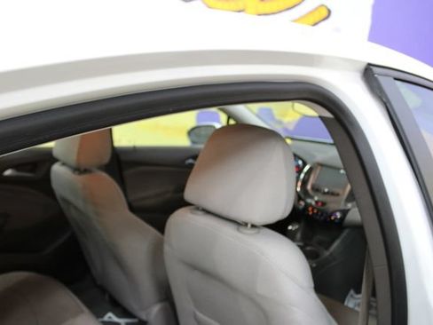 Used 2018 Chevrolet Cruze LT w/ Convenience Package FWD image 10