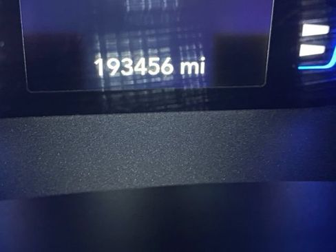 Used 2017 Chrysler Pacifica Touring-L FWD image 29