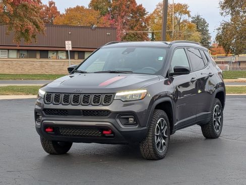 Used 2024 Jeep Compass Trailhawk w/ Trailhawk Elite Group AWD/4WD image 3