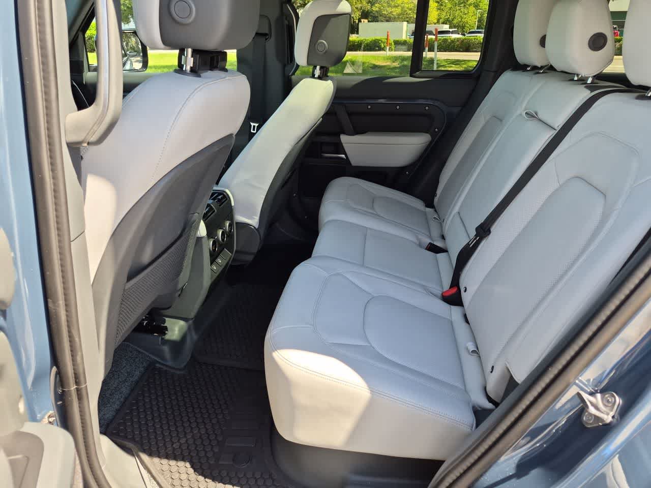 Certified 2025 Land Rover Defender 110 X-Dynamic SE AWD/4WD image 23