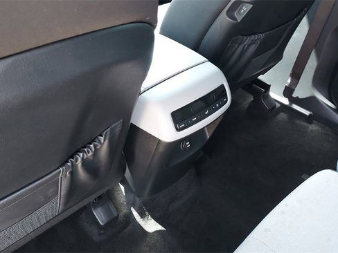 Used 2025 Hyundai Palisade SE image 14