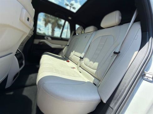 Used 2022 BMW X5 sDrive40i w/ M Sport Package RWD image 11