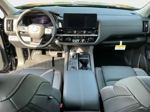 New 2026 Nissan Pathfinder Platinum image 12