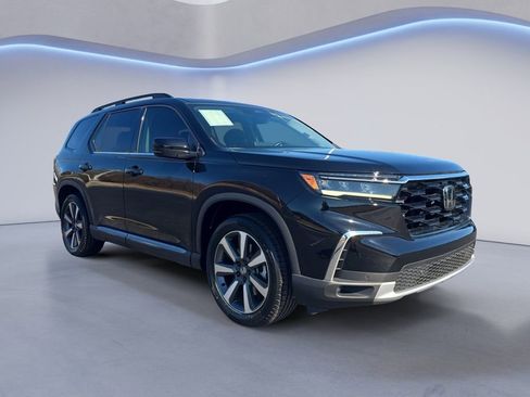 Certified 2024 Honda Pilot Touring image 7