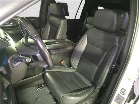 Used 2022 Chevrolet Suburban LT AWD/4WD image 16