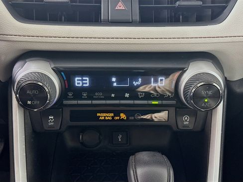 Used 2022 Toyota RAV4 XLE image 22