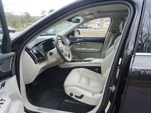 Used 2017 Volvo XC90 T6 Momentum w/ Vision Package image 2