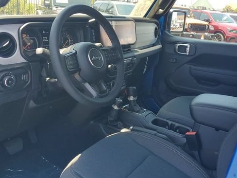 Used 2025 Jeep Wrangler Unlimited Sport AWD/4WD image 18
