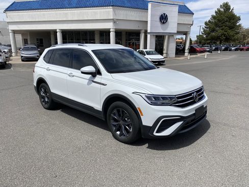Certified 2023 Volkswagen Tiguan SE FWD image 2