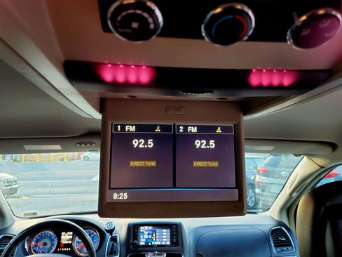 Used 2015 Chrysler Town & Country Touring FWD image 24