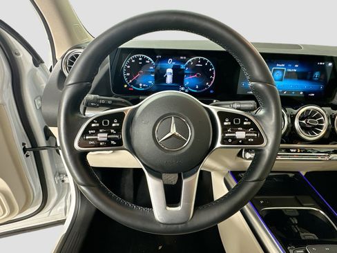 Certified 2022 Mercedes-Benz GLA 250 4MATIC image 11