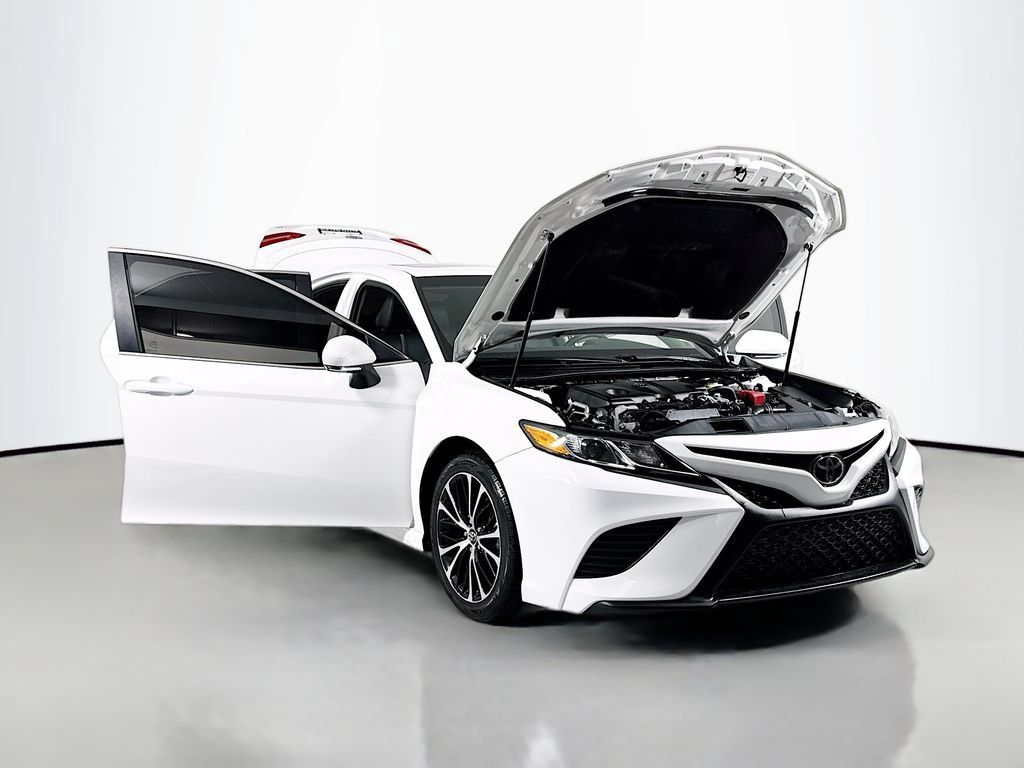 Used 2018 Toyota Camry SE w/ Moonroof Package FWD image 19