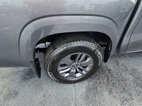Certified 2025 Nissan Frontier SV w/ SV Convenience Package RWD image 9