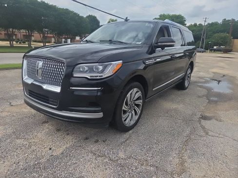 Used 2022 Lincoln Navigator L Reserve AWD/4WD image 3