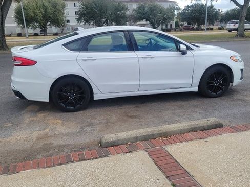 Used 2020 Ford Fusion SE w/ Equipment Group 151A image 4