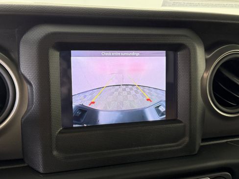 Used 2023 Jeep Gladiator Willys image 19