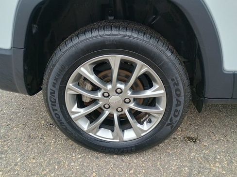 Used 2020 Jeep Cherokee Latitude Plus FWD image 10