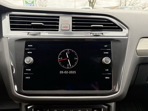 Used 2021 Volkswagen Tiguan SE image 21