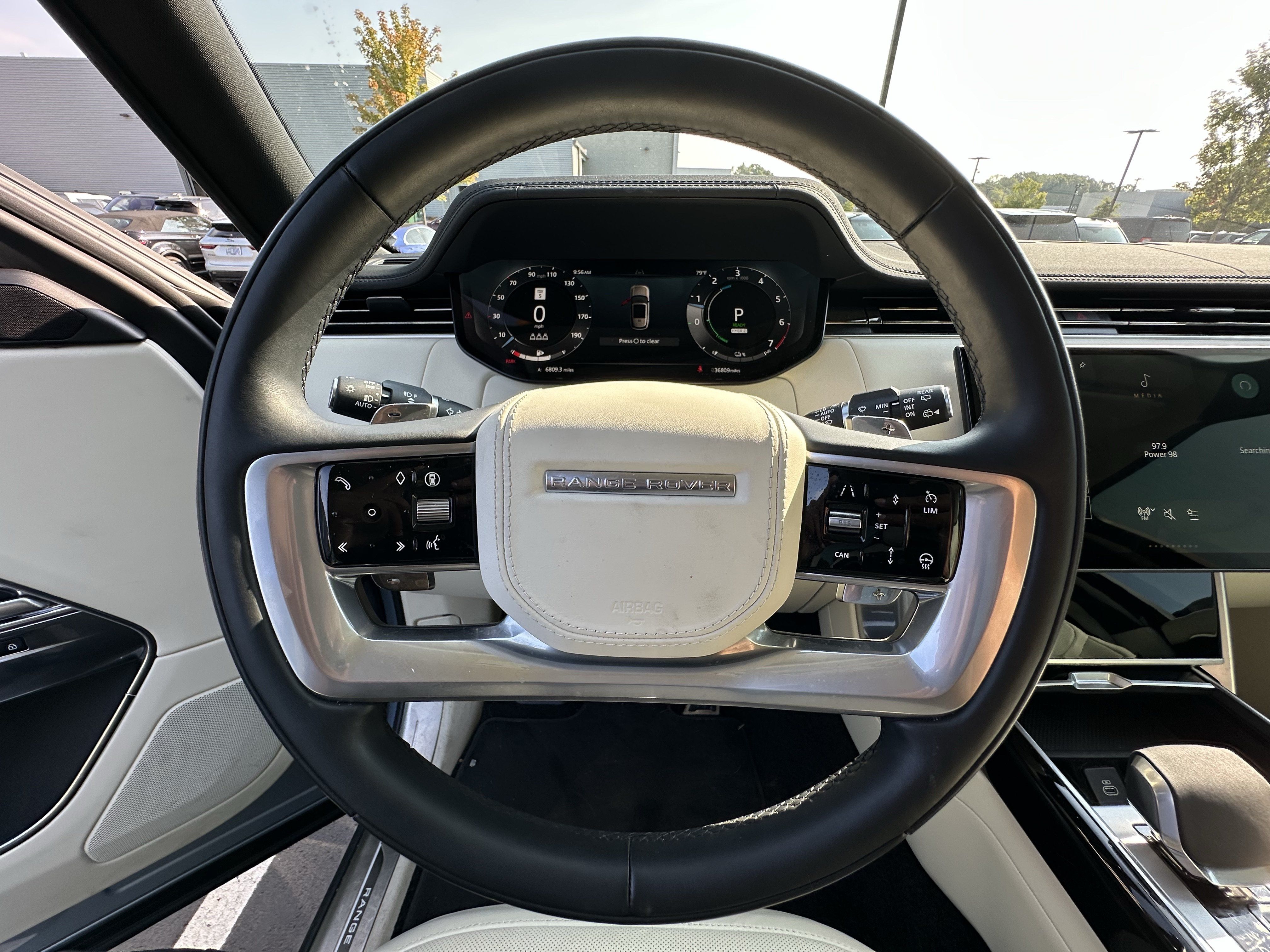 Certified 2025 Land Rover Range Rover SE AWD/4WD image 20