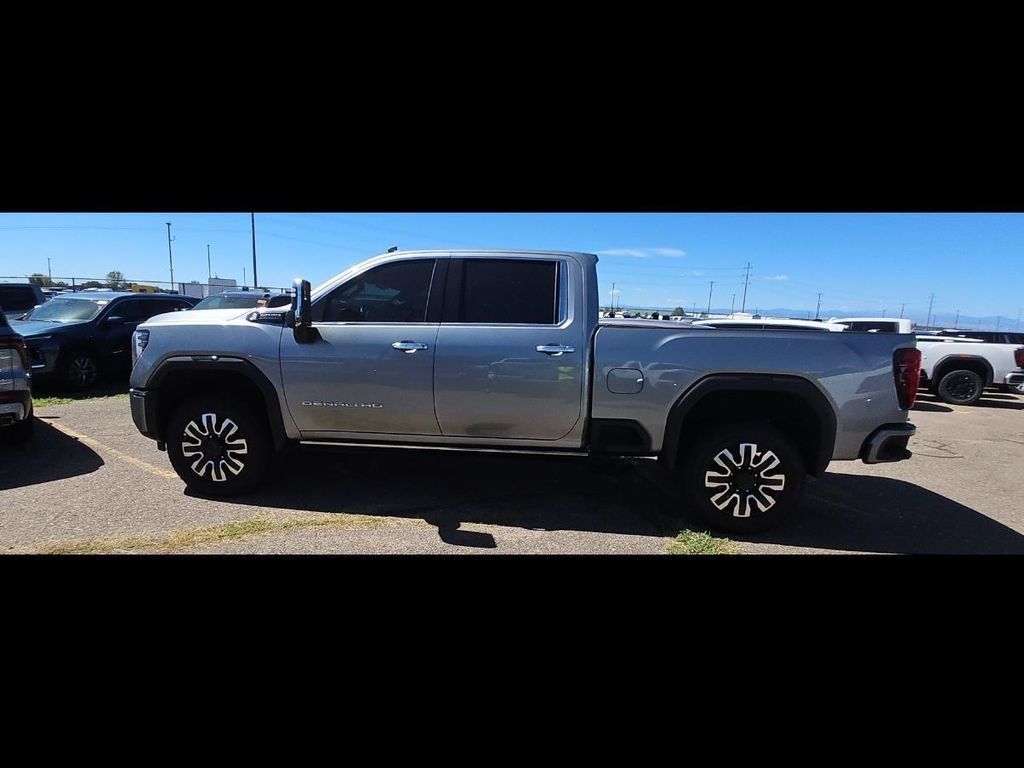 Used 2024 GMC Sierra 3500 Denali Ultimate AWD/4WD image 7