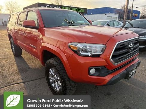 Used 2017 Toyota Tacoma SR5 image 3