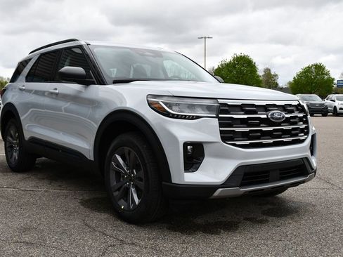 Used 2026 Ford Explorer Active w/ Active Comfort Package AWD/4WD image 6