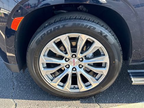 Used 2023 GMC Yukon XL Denali image 12