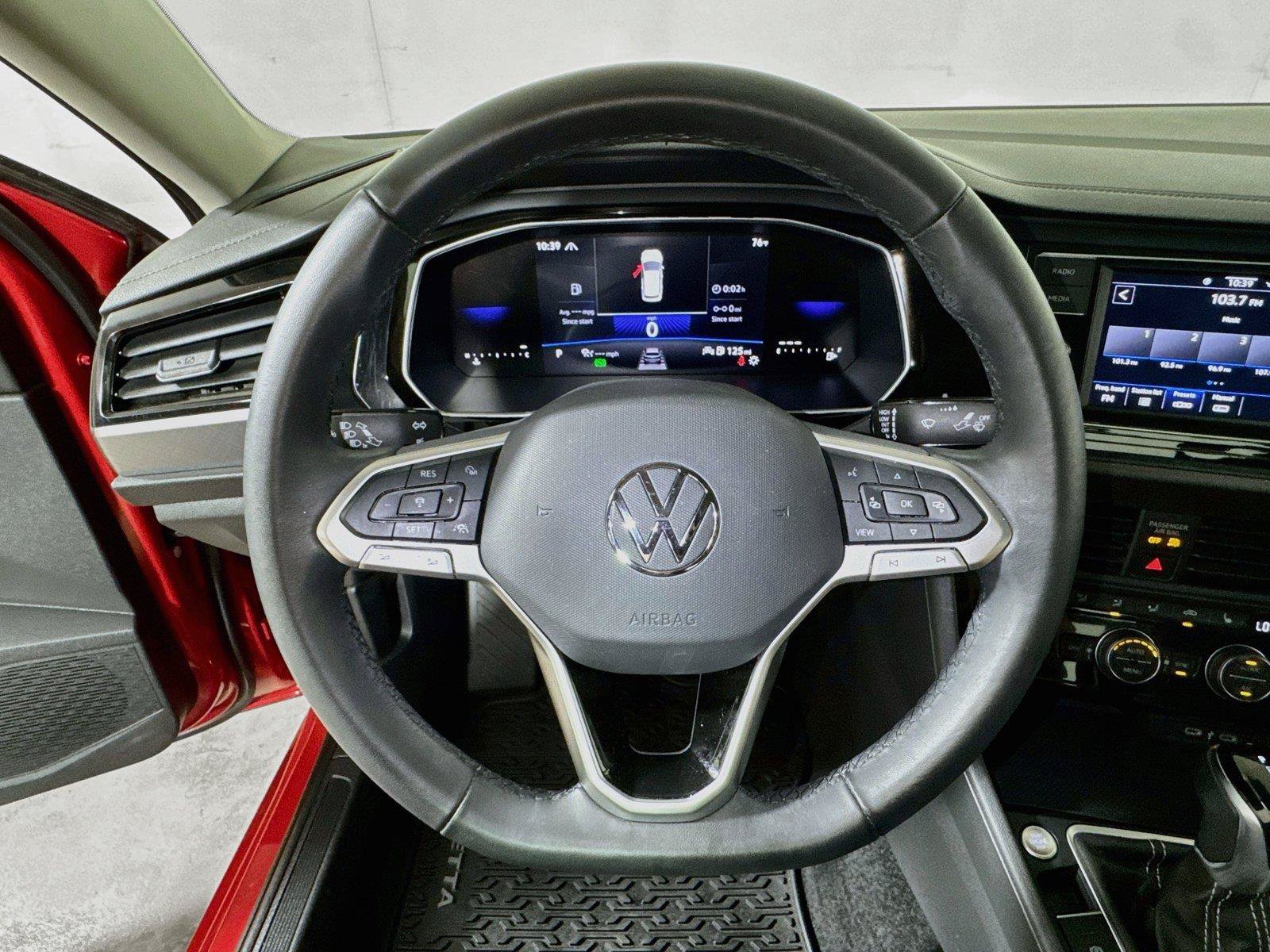 Used 2024 Volkswagen Jetta SE FWD image 9