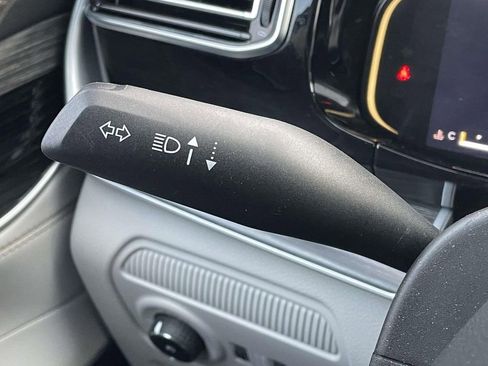 Used 2023 Jeep Wagoneer L Series III w/ Premium Group I image 14