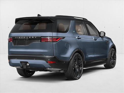 Used 2025 Land Rover Discovery S image 2