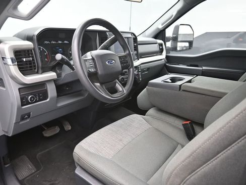 Used 2025 Ford F250 XLT image 19