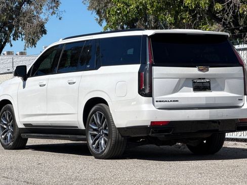 Used 2022 Cadillac Escalade ESV Sport Platinum w/ Heavy-Duty Trailer Package image 6