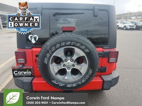 Used 2018 Jeep Wrangler Unlimited Sahara w/ Connectivity Group image 15