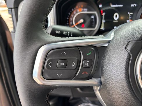 Used 2025 Jeep Wrangler Unlimited Sahara image 21